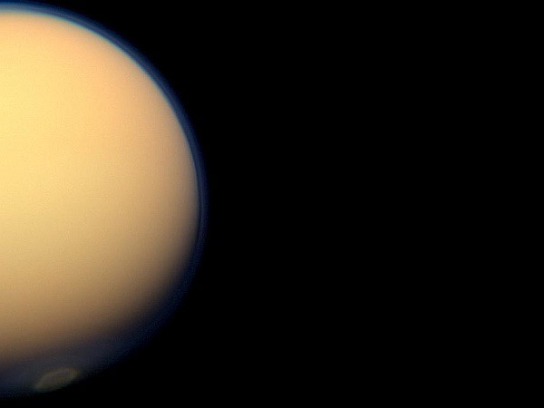 нові знімки Сатурна та Титана з Кассіні